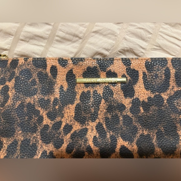 Steve Madden Leopard Print Clutch - Picture 3 of 6